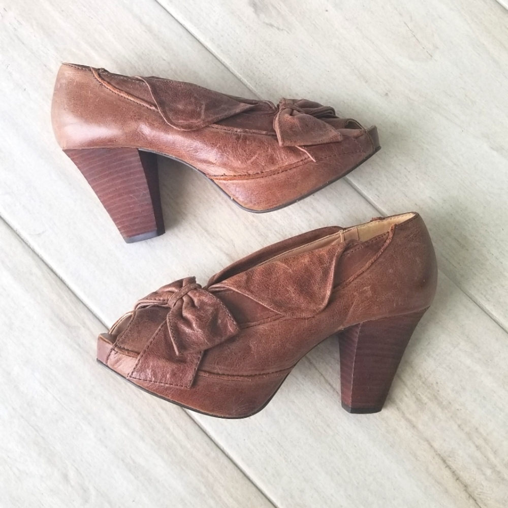 Leather platforms